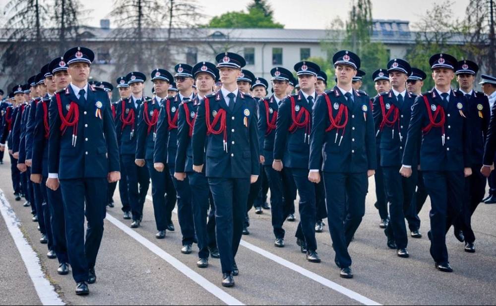 Pompieri profesioniști în acțiune - intervenție de urgență